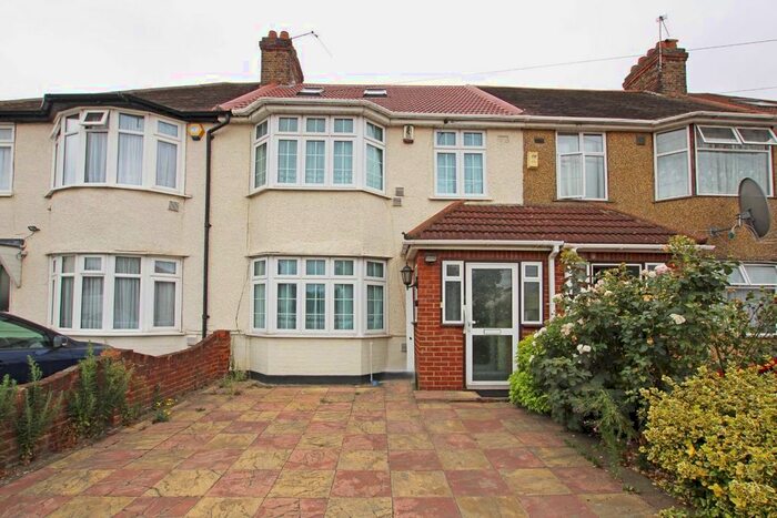 4 Bedroom Property To Rent In Kingsley Avenue, Hounslow, TW3