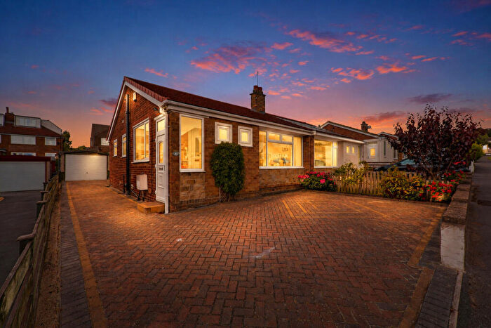 2 Bedroom Semi-Detached Bungalow For Sale In Wrenbury Avenue, Leeds, LS16