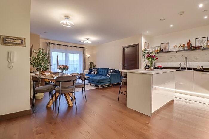 2 Bedroom Flat For Sale In Prospect Place, Fairfax Drive, Westcliff-On-Sea, SS0