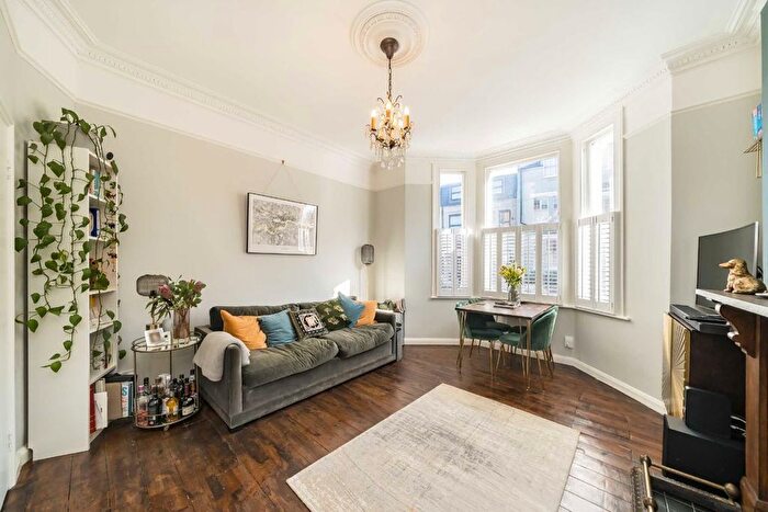 1 Bedroom Flat For Sale In Brayburne Avenue, Clapham, SW4