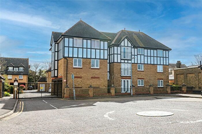 2 Bedroom Flat For Sale In Barnstaple Road, Thorpe Bay, Essex, SS1