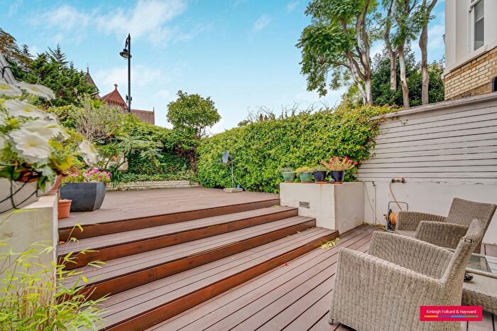 3 Bedroom Flat To Rent In Rosslyn Hill, London, NW3