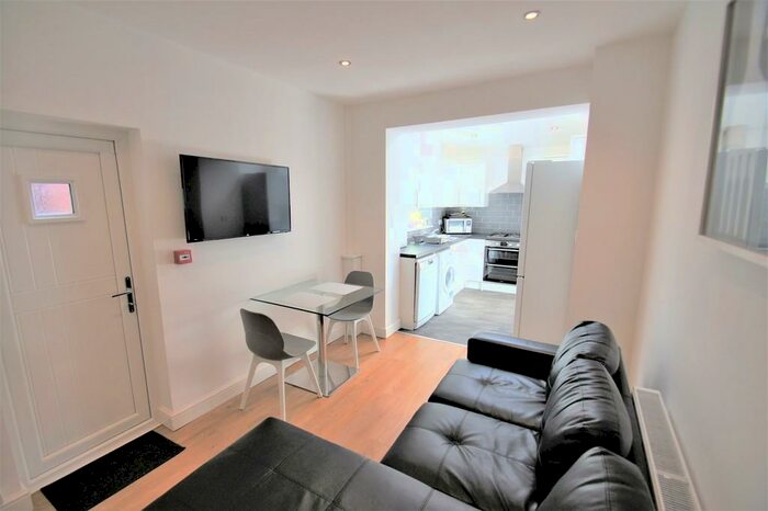 6 Bedroom Terraced House To Rent In Brailsford Road, Fallowfield, M14