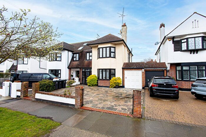 3 Bedroom Semi-Detached House For Sale In Mannering Gardens, Westcliff-On-Sea, SS0