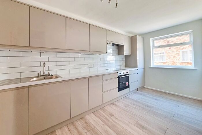 2 Bedroom Flat For Sale In Drayton, Hampshire, PO6