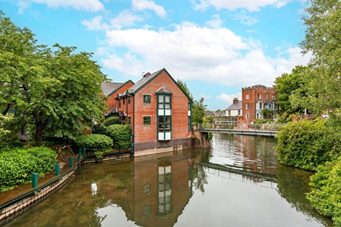 2 Bedroom Flat For Sale In Brook Street, Watermans Reach, OX1