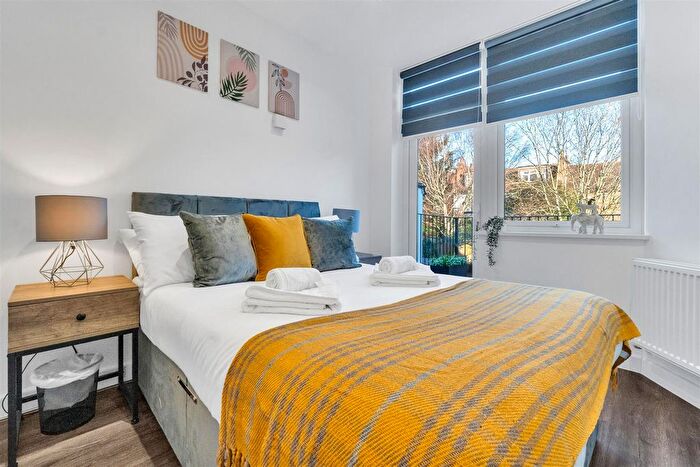 3 Bedroom Flat To Rent In Mount Road, Hendon, NW4