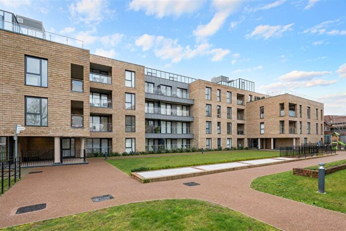 2 Bedroom Flat For Sale In Garland House, Epsom, KT18