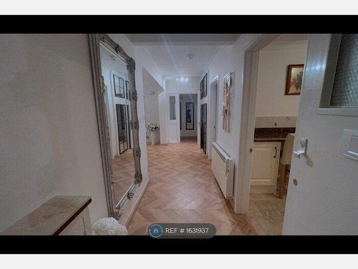 3 Bedroom Flat To Rent In Monkton Court, Bournemouth, BH4