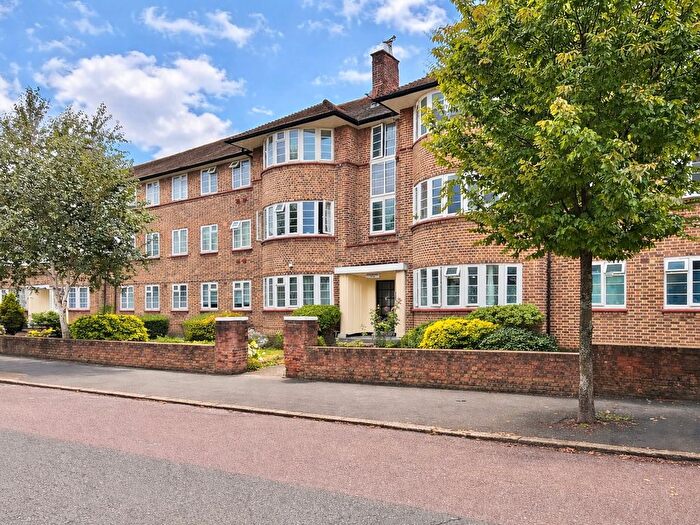 3 Bedroom Flat For Sale In Beaufort Park, London, NW11