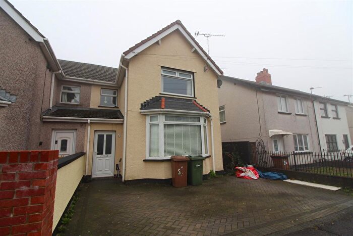 3 Bedroom Semi-Detached House For Sale In Bedwellty Road, Cefn Fforest, Blackwood, NP12
