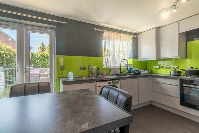 3 Bedroom Semi-Detached House For Sale In Briarfield Gardens, Dalton, Huddersfield, HD5