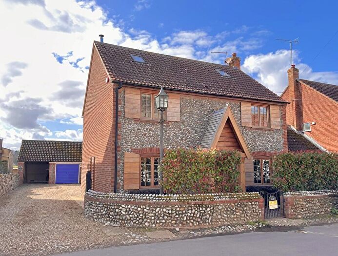 4 Bedroom Link Detached House For Sale In High Street, Cley, Norfolk, NR25