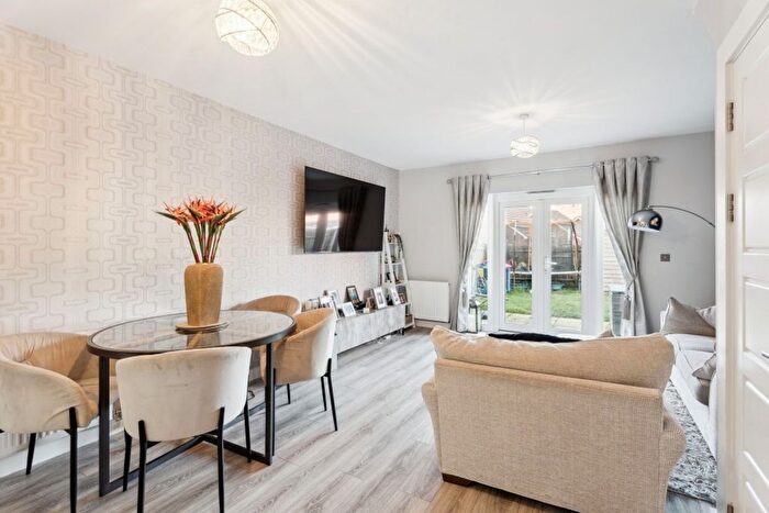 3 Bedroom End Of Terrace House For Sale In Laidler Crescent, Princes Risborough, HP27