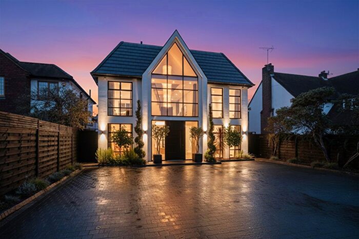 5 Bedroom Detached House For Sale In Croydon Road, Keston, BR2