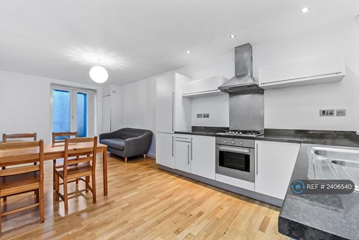 2 Bedroom Flat To Rent In Whittington Apartments, London, E1