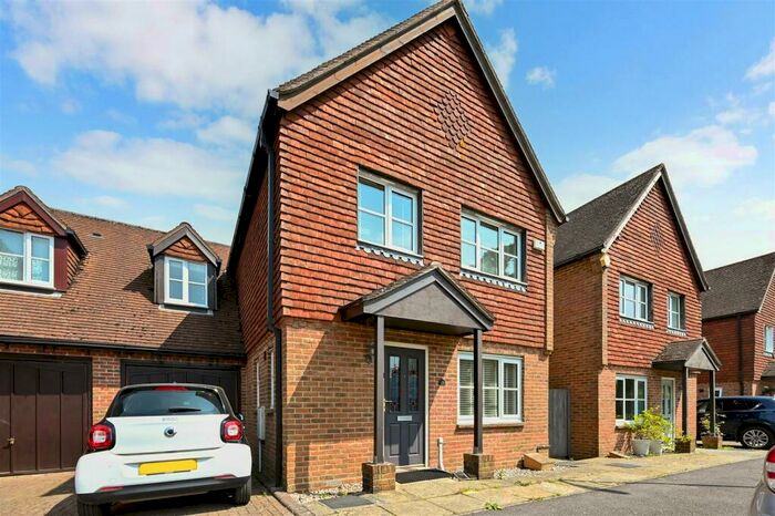 3 Bedroom House To Rent In Hunters Mews, Fontwell, BN18