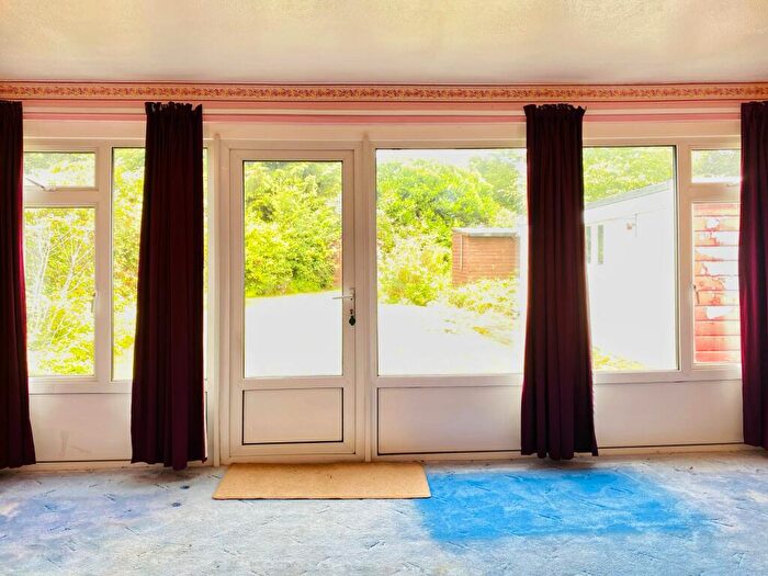 3 Bedroom Detached Bungalow For Sale In Lockwood Close, Farnborough, GU14