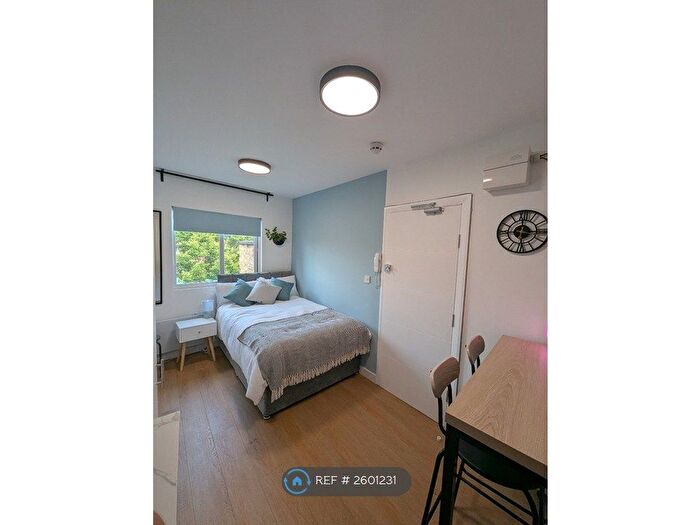 Studio To Rent In Askew Road, London, W12