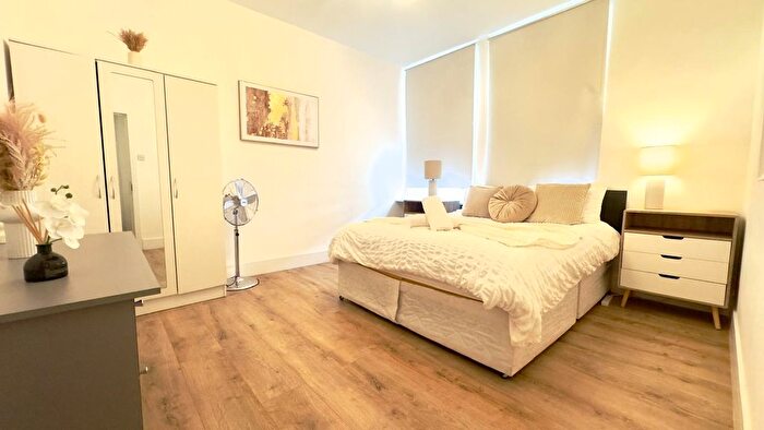 4 Bedroom Flat For Sale In Queensway, London, W2
