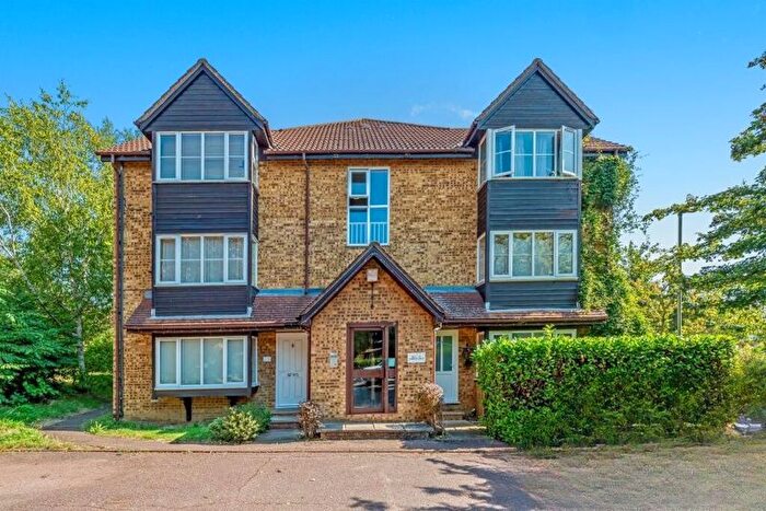 1 Bedroom Flat To Rent In Cambrian Green, Snowdon Drive, West Hendon, London, NW9