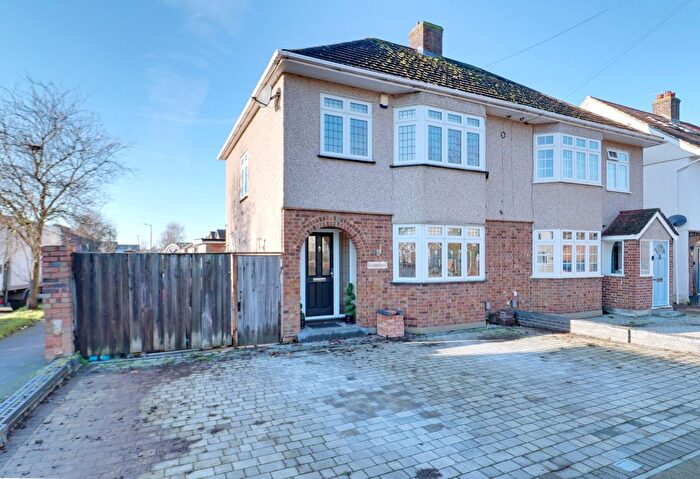 3 Bedroom Semi Detached House For Sale In Lambs Lane North, Rainham, RM13