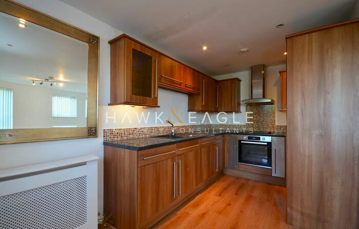 2 Bedroom Flat To Rent In Prince Avenue, Westcliff-On-Sea, SS0