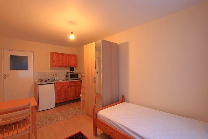 Studio To Rent In Lulworth Avenue, Hounslow, TW5