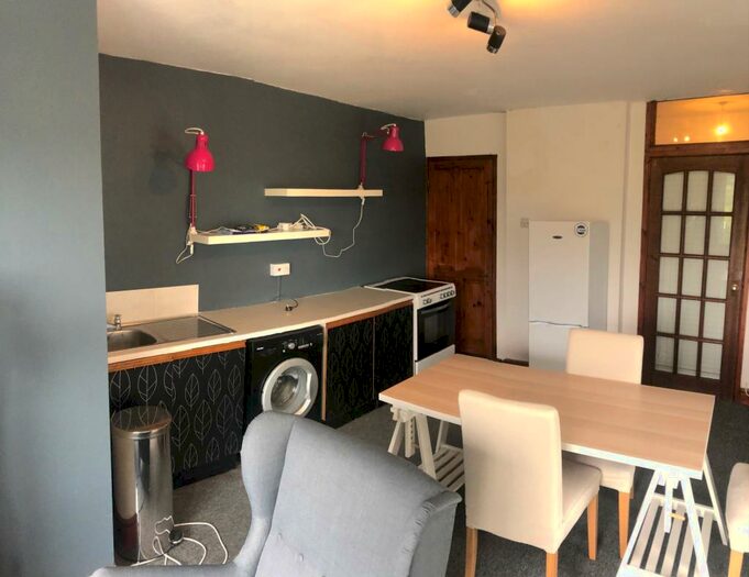 1 Bedroom House To Rent In Sketty Avenue, Sketty, Swansea, SA2