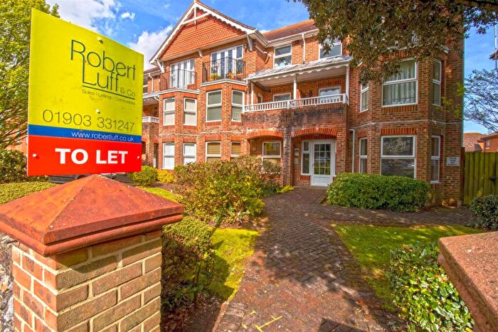 2 Bedroom Flat To Rent In St. Botolphs Road, Worthing, BN11