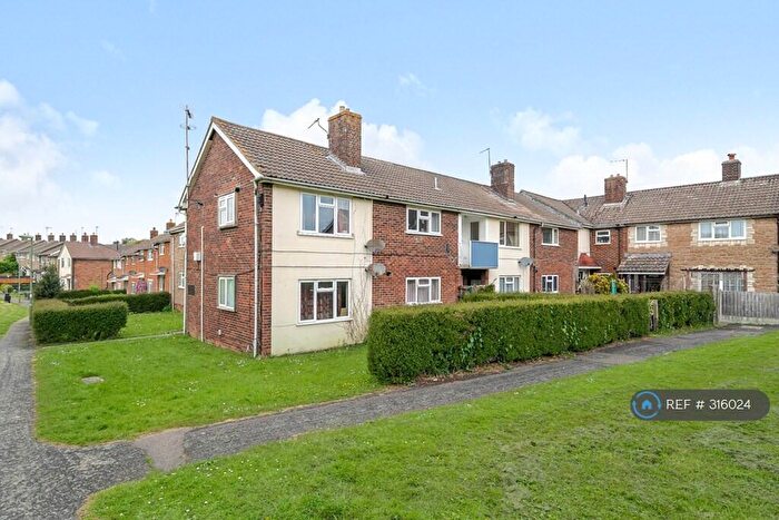 2 Bedroom Flat To Rent In Warren Way, Basingstoke, RG22