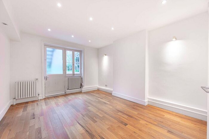 2 Bedroom Flat For Sale In Holland Park Avenue, Holland Park, London, W11
