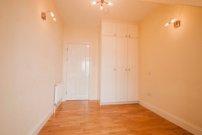 1 Bedroom Flat To Rent In The Mall, London, W5