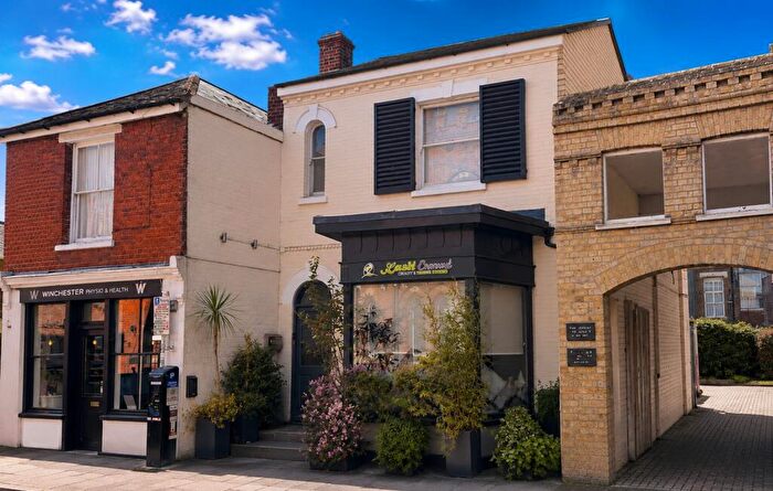 3 Bedroom Flat To Rent In Parchment Street, Furnished, Winchester, SO23