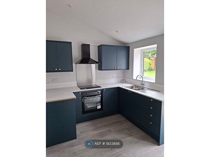 3 Bedroom Semi-Detached House To Rent In Welwyn Road, Nottingham, NG8