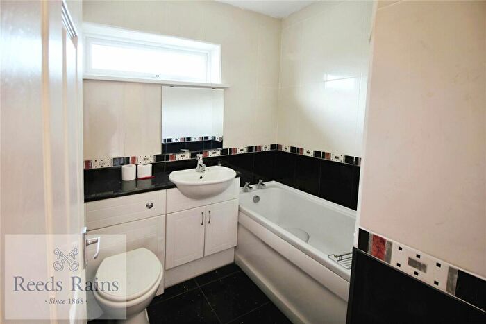 3 Bedroom Bungalow For Sale In Combe Drive, Newcastle Upon Tyne, Tyne And Wear, NE15
