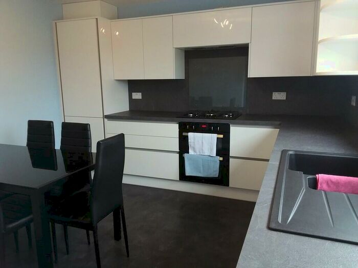 3 Bedroom Semi-Detached House To Rent In Toftstead, Armthorpe, DN3