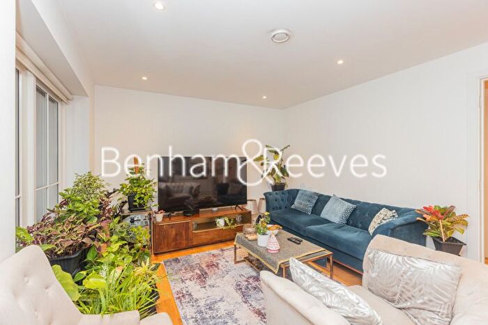 2 Bedroom Flat To Rent In Upper Richmond Road, Hammersmith, SW15