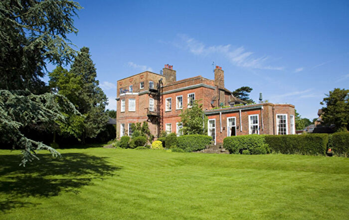 2 Bedroom Flat For Sale In High Street, Great Missenden, Buckinghamshire, HP16
