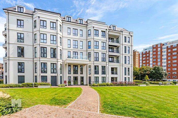2 Bedroom Apartment To Rent In Heather Court, A West Cliff Road, Bournemouth, BH2