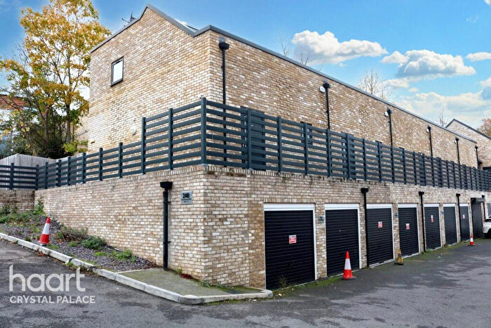 1 Bedroom Apartment For Sale In Flat, South Norwood Hil, London, SE25