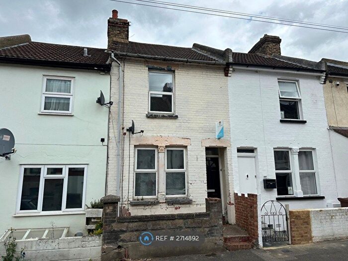3 Bedroom Terraced House To Rent In Victoria Road, Chatham, ME4