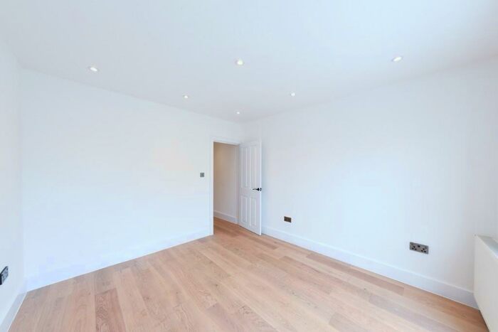 2 Bedroom Apartment To Rent In Chapter Road, London, NW2