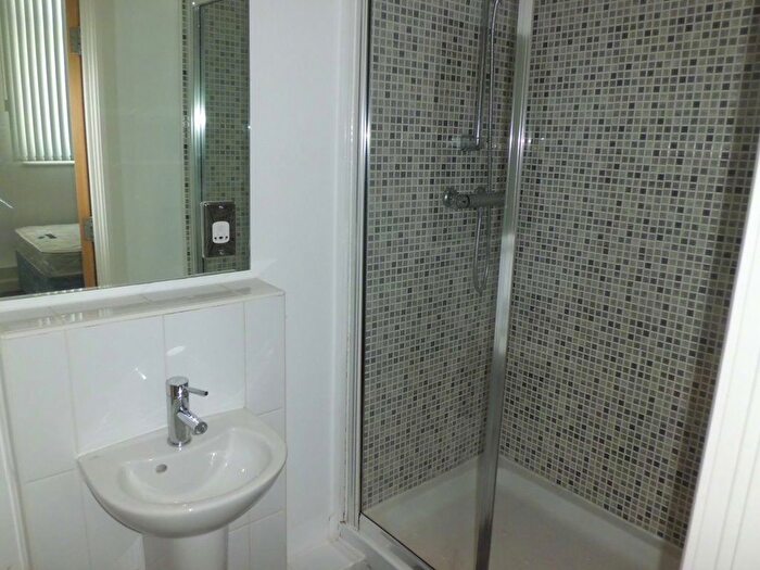 2 Bedroom Flat To Rent In Bristol Road, Selly Oak, Birmingham, B29