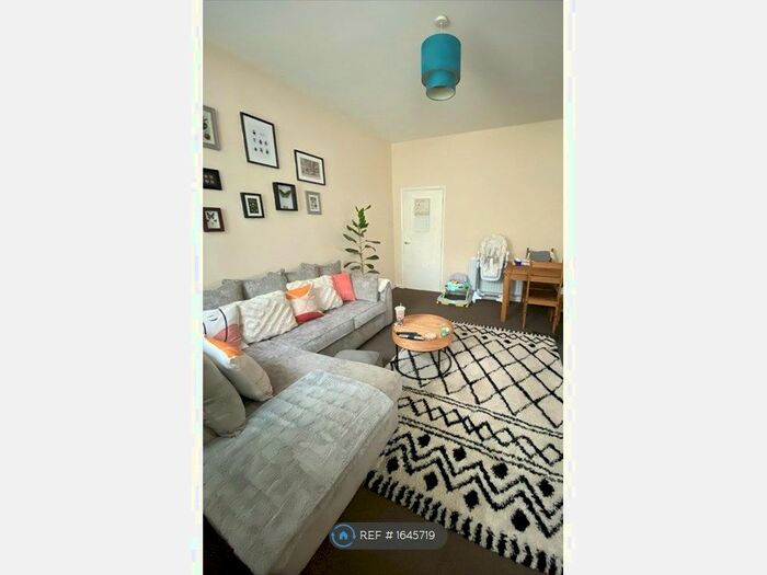 2 Bedroom Flat To Rent In Hawthorn Terrace, Newcastle Upon Tyne, NE4