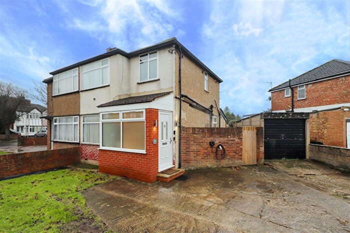 2 Bedroom Semi Detached House For Sale In Leamington Place, Hayes, UB4