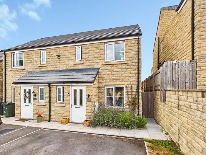 3 Bedroom Semi-Detached House For Sale In Bream Rise, Thackley, Bradford, BD10