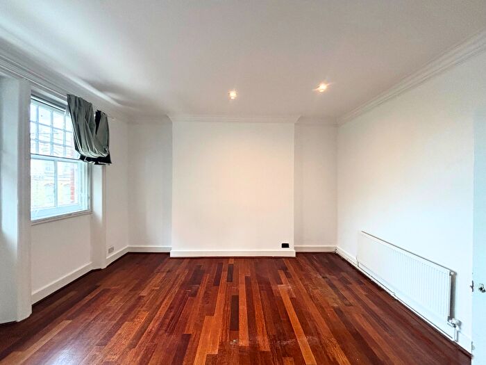 3 Bedroom Flat To Rent In Earls Court Road, London, London, London, SW5
