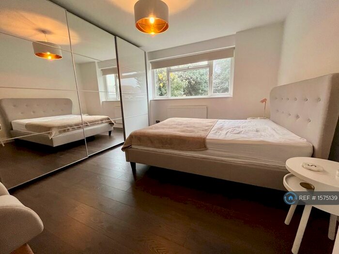 2 Bedroom Flat To Rent In Ashmead, London, N14
