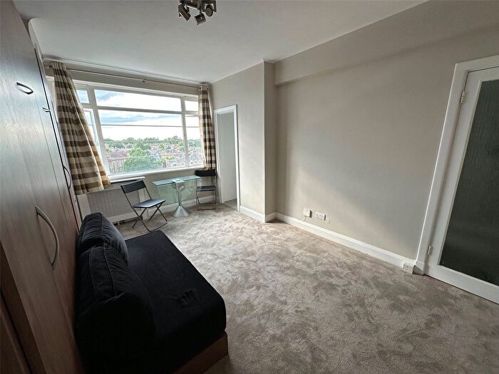 Studio To Rent In Du Cane Court, Balham High Road, London, SW17